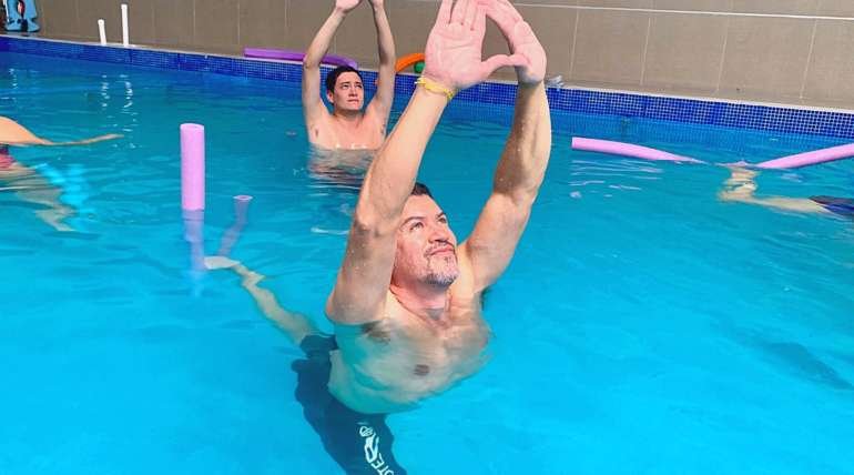 Yoga na piscina